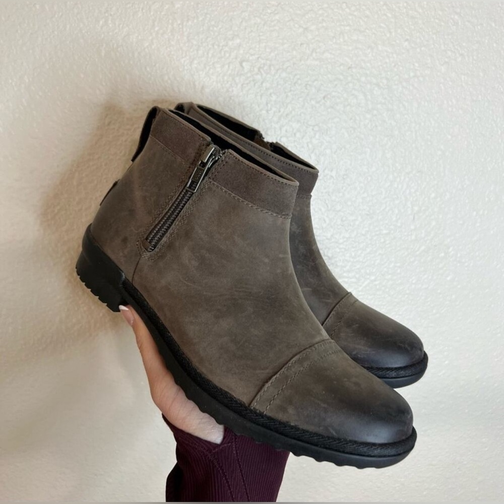 UGG Australia Attell brown suede distressed ankle booties NEW 7